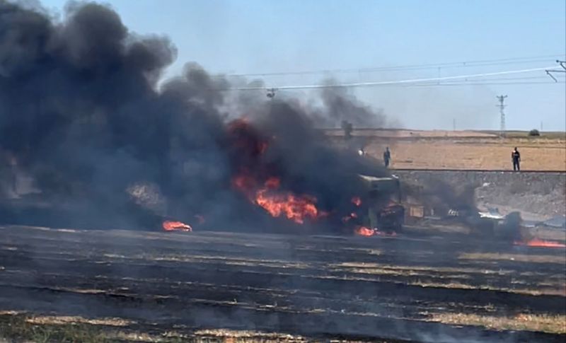 Edirne’de Kapıkule kara yolu yakınlarında park halindeki metal yüklü TIR’ın