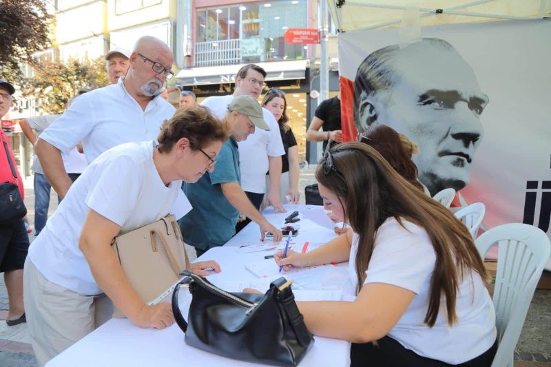 Yeni Parti Edirne Merkez İlçe Örgütü’nde üyelik başvuruları devam ediyor.
