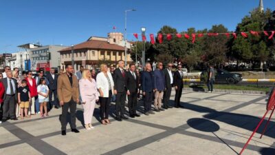 Cumhuriyet Halk Partisi’nin kuruluşunun 103’üncü yıl dönümü dolayısıyla Edirne’de Atatürk
