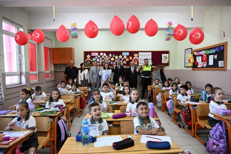 2026-2027 eğitim-öğretim yılı Edirne’de düzenlenen törenlerle başladı. Vali Yunus Sezer,