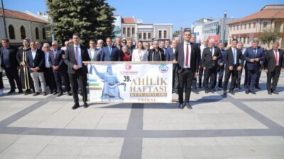 Ahilik Haftası, Edirne’de 25 Kasım Stadyumu’ndan Atatürk Anıtı’na gerçekleştirilen yürüyüş