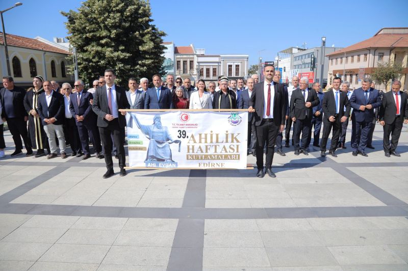 Ahilik Haftası, Edirne’de 25 Kasım Stadyumu’ndan Atatürk Anıtı’na gerçekleştirilen yürüyüş