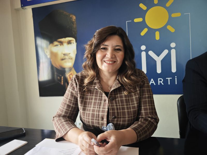 İYİ Parti Tekirdağ Milletvekili Selcan Taşçı, Edirne’de düzenlediği basın toplantısında