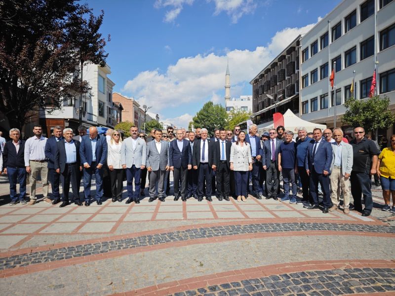 YENİ Parti Edirne İl Başkanı Yücel Balkanlı, milletvekilleri Hasan Öztürk,