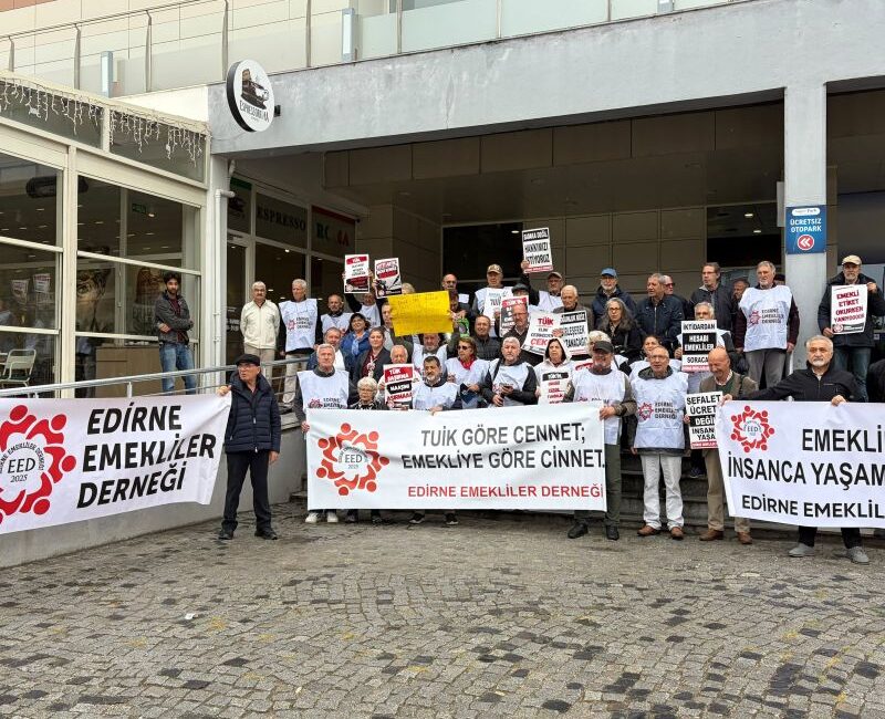 Edirne Emekliler Derneği, TÜİK İl Müdürlüğü önünde düzenlediği basın açıklamasında