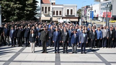 19 Eylül Gaziler Günü dolayısıyla Edirne Valiliği tarafından Atatürk Anıtı’nda