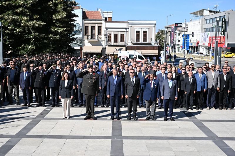19 Eylül Gaziler Günü dolayısıyla Edirne Valiliği tarafından Atatürk Anıtı’nda