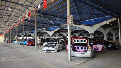 Edirne’de modifiye araç tutkunlarını bir araya getiren Fast-Fest Car Show