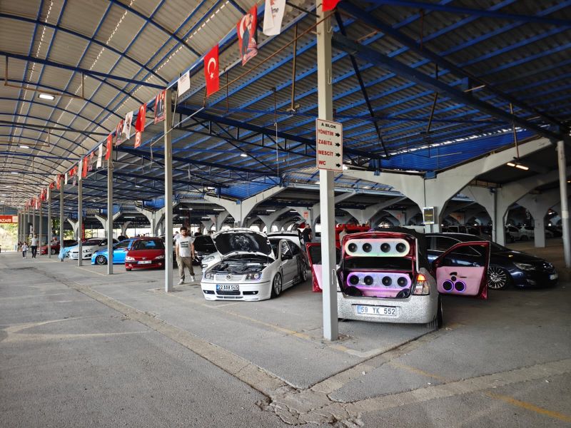 Edirne’de modifiye araç tutkunlarını bir araya getiren Fast-Fest Car Show