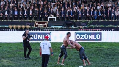Yağlı Güreş Cumhurbaşkanlığı Kupası’nda rakiplerini geride bırakan Orhan Okulu, kupanın