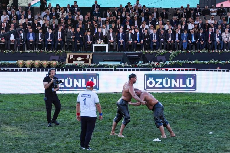 Yağlı Güreş Cumhurbaşkanlığı Kupası’nda rakiplerini geride bırakan Orhan Okulu, kupanın