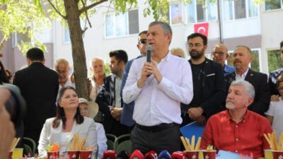 Yeni Parti Genel Başkanı Özgür Özel, Edirne Belediyesi tarafından emekliler