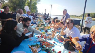 3’üncü Edirne Gastronomi Festivali’nde Meriç Nehri kıyısında 150 metre uzunluğunda