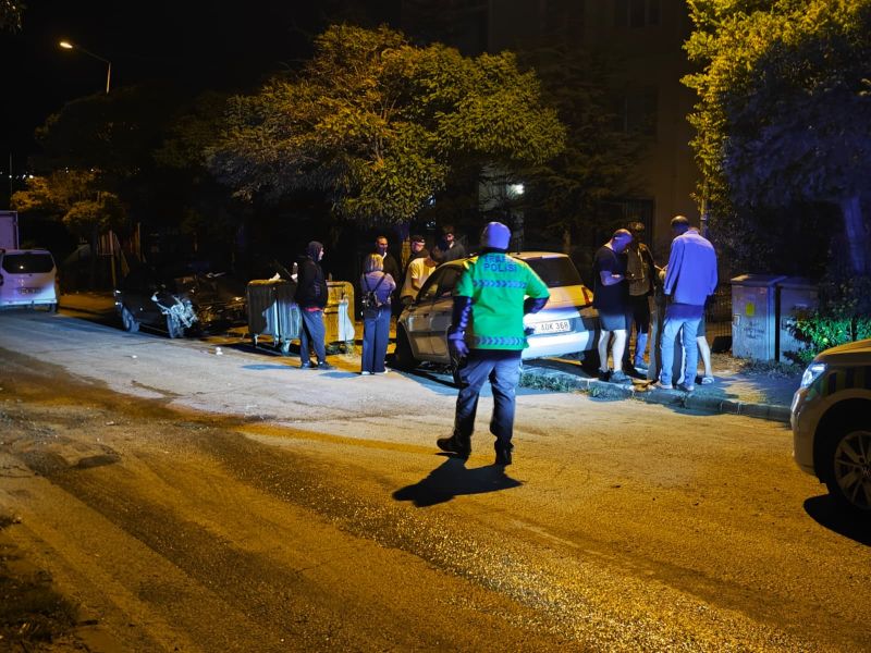 Edirne’de kontrolden çıkan otomobil, önce park halindeki araca ardından çöp
