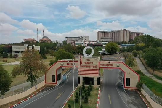 Trakya Üniversitesi’nde 2026-2027 eğitim-öğretim yılı öncesi kampüste hazırlıklar tamamlanırken, öğrenciler