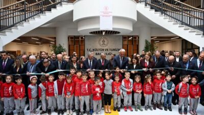 8 bin 812 metrekare kapalı alanı, 160 bin kitap kapasitesi