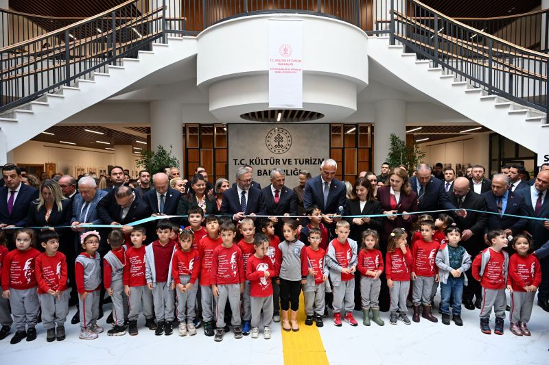 8 bin 812 metrekare kapalı alanı, 160 bin kitap kapasitesi