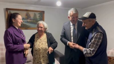 Edirne Valisi Yunus Sezer, eşi Canan Sezer ile birlikte Dünya