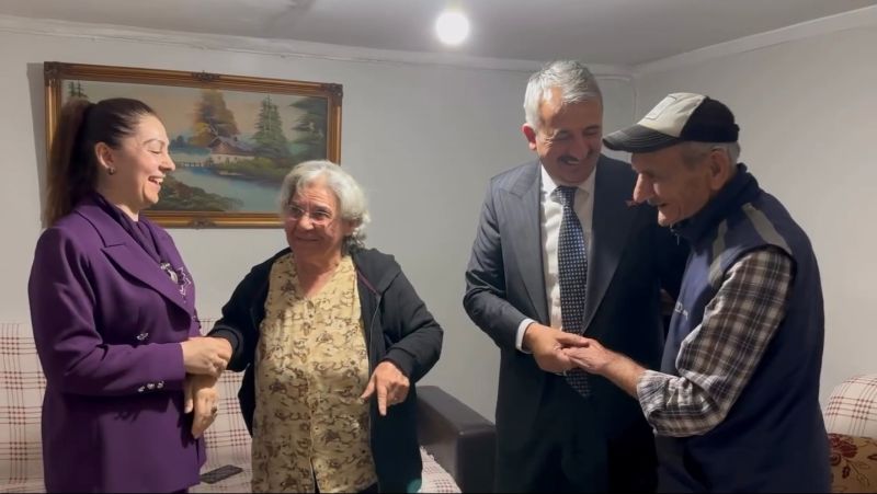 Edirne Valisi Yunus Sezer, eşi Canan Sezer ile birlikte Dünya