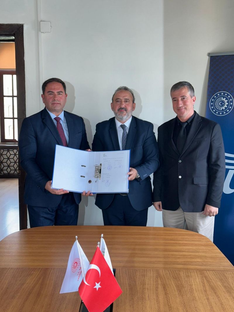 Edirne Esnaf ve Sanatkarlar Odaları Birliği’nin (EDESOB) hazırladığı “Dijitalleşme Eğitim